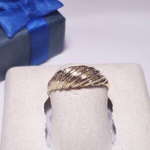 Estate 6.0mm wide Sparkle Shrimp Dome 2.6gram 14Kt Yellow Gold S-6.25 Ring#23365